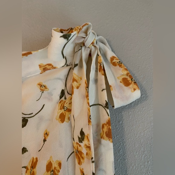 Reformation wrap skirt in limonada - Picture 2 of 7